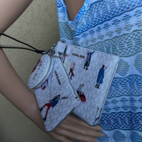 Michael Kors Jet Set Girls Wristlet Trio - Picture 2 of 16